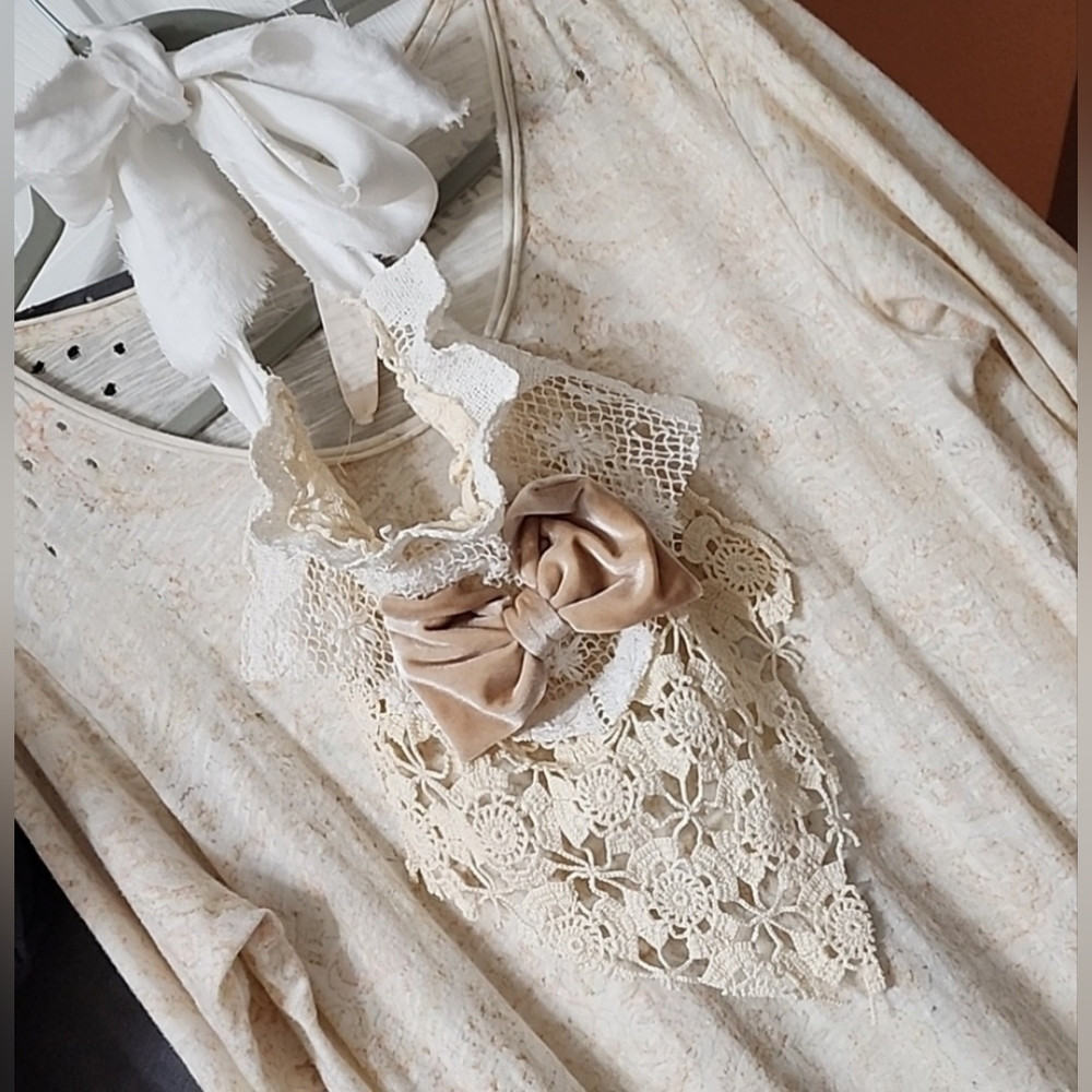 JABOT🩷 MOSSIE ANNA ARTISAN DESIGN NWT - Picture 10 of 11